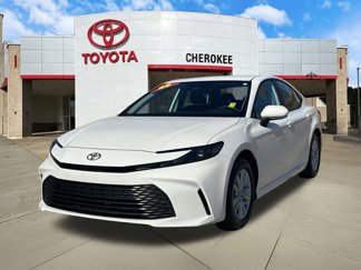 Used 2025 Toyota Camry LE image 1