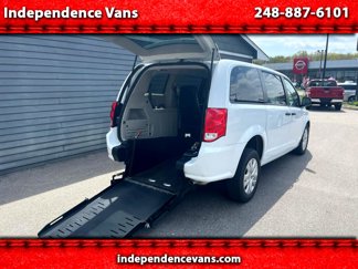Used 2019 Dodge Grand Caravan SE image 1