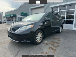 Used 2013 Toyota Sienna XLE image 1