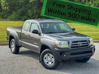 Used 2010 Toyota Tacoma w/ SR5 Package image 1