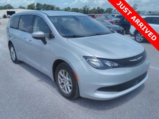 Used 2022 Chrysler Voyager LX image 1
