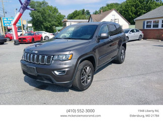 Used 2018 Jeep Grand Cherokee Laredo image 1
