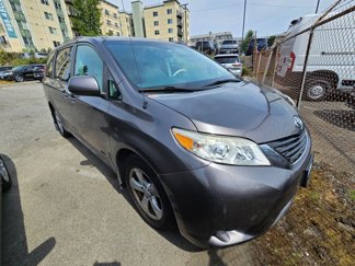 Used 2012 Toyota Sienna LE image 1