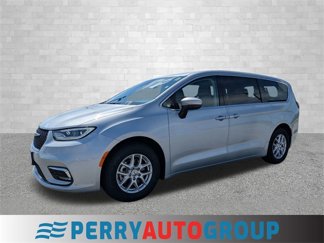 Used 2023 Chrysler Pacifica Touring-L image 1
