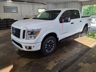 Used 2018 Nissan Titan XD image 1