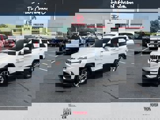 Used 2019 Jeep Cherokee Latitude Plus image 1