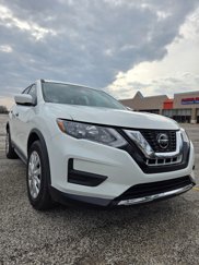 Used 2020 Nissan Rogue S image 1