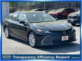 Used 2022 Toyota Camry LE image 1