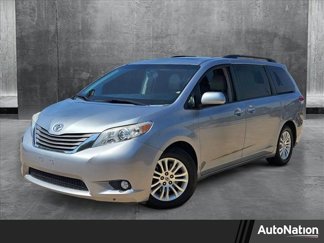 Used 2013 Toyota Sienna XLE image 1