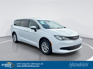 Used 2017 Chrysler Pacifica Touring image 1