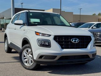 Used 2025 Hyundai Venue SE image 1
