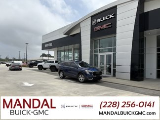 Used 2022 GMC Terrain SLE w/ Driver Convenience Package image 1