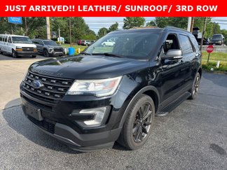 Used 2017 Ford Explorer XLT image 1