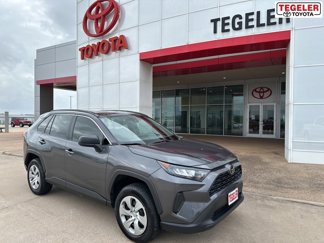 Used 2021 Toyota RAV4 LE image 1