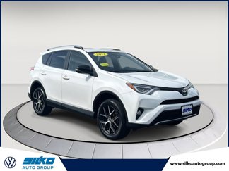 Used 2017 Toyota RAV4 SE image 1