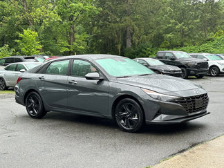 Used 2023 Hyundai Elantra SEL image 1