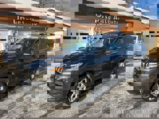 Used 2017 Jeep Cherokee Latitude w/ Cold Weather Group image 1