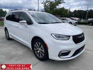 Used 2024 Chrysler Pacifica Pinnacle image 1