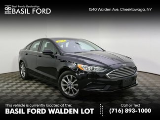 Used 2017 Ford Fusion SE image 1