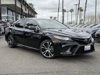 Used 2020 Toyota Camry SE image 1