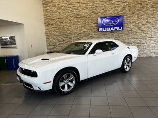 Used 2015 Dodge Challenger SXT image 1