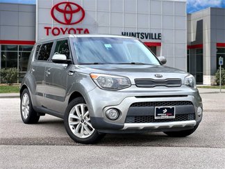 Used 2017 Kia Soul + image 1