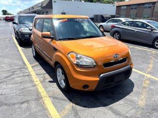 Used 2011 Kia Soul + image 1