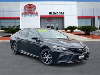 Used 2024 Toyota Camry SE image 1