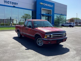 Used 1996 Chevrolet S10 Pickup LS image 1