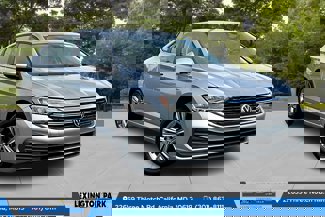 Used 2023 Volkswagen Jetta SE image 1