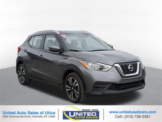 Used 2018 Nissan Kicks SV image 1