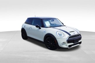 Used 2017 MINI Cooper S image 1