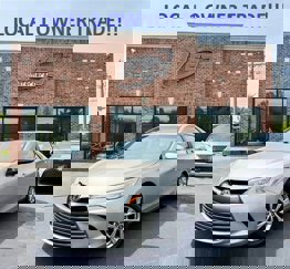 Used 2017 Toyota Camry image 1