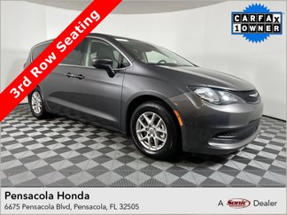 Used 2023 Chrysler Voyager LX image 1