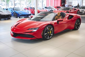 Used 2023 Ferrari SF90 Spider image 1