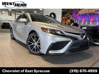 Used 2022 Toyota Camry SE image 1