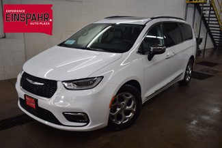 Used 2023 Chrysler Pacifica Limited image 1