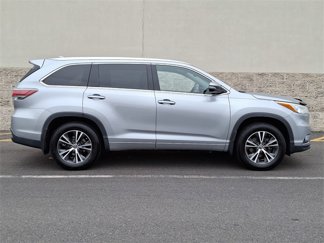 Used 2016 Toyota Highlander XLE image 1