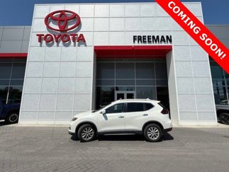 Used 2018 Nissan Rogue SV w/ Premium Package image 1