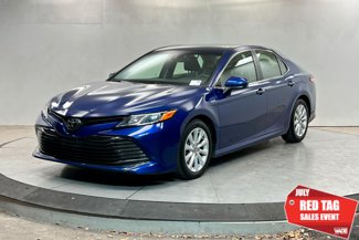 Used 2018 Toyota Camry LE image 1