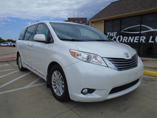 Used 2015 Toyota Sienna XLE image 1