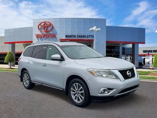 Used 2016 Nissan Pathfinder SV image 1