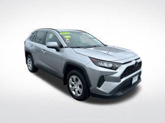 Used 2021 Toyota RAV4 LE image 1