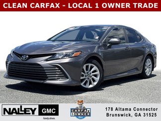 Used 2022 Toyota Camry LE image 1