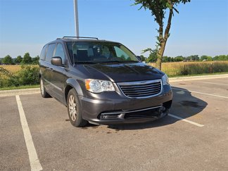 Used 2016 Chrysler Town & Country Touring image 1