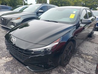 Used 2023 Hyundai Elantra SEL w/ Preferred Accessory Package image 1