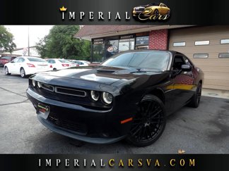Used 2015 Dodge Challenger SXT image 1