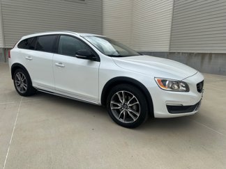 Used 2016 Volvo V60 T5 Cross Country w/ Convenience Package image 1