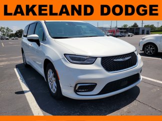 Used 2023 Chrysler Pacifica Touring-L image 1