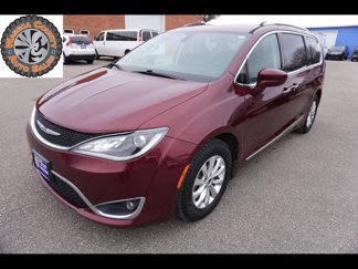 Used 2018 Chrysler Pacifica Touring-L image 1
